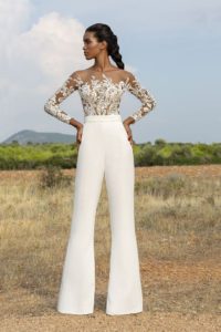 Salopeta de Mireasa cu maneci si bust din broderie pe tulle nude