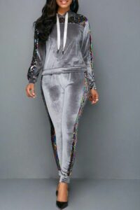 Trening dama accesorizat cu paiete