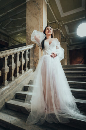 Rochie mireasa cu maneci bufante