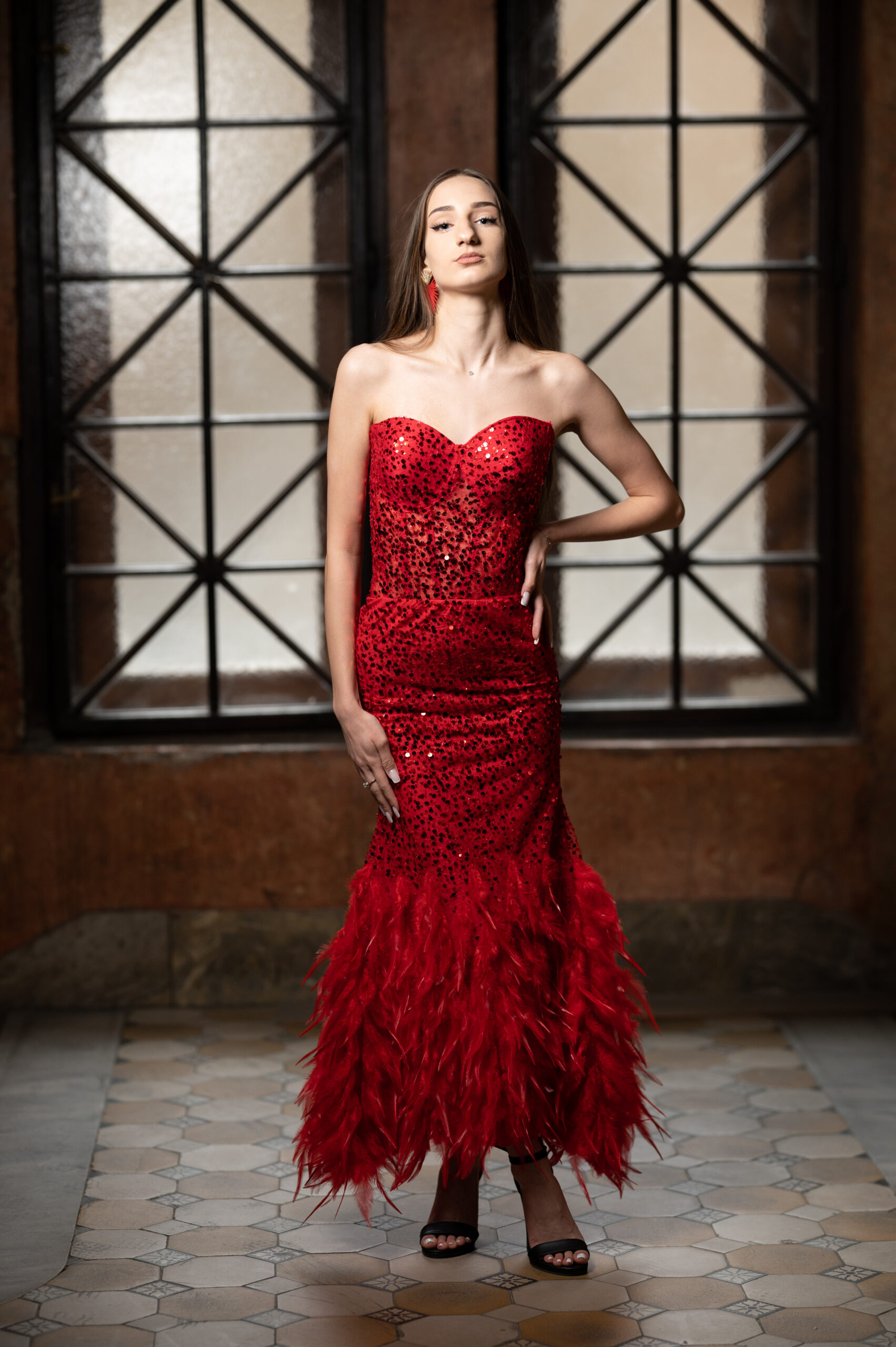 Rochie cu pene si corset reglabil