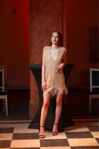 Rochie scurta cu frunze din broderie incolora