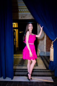 rochie scurta cu pene
